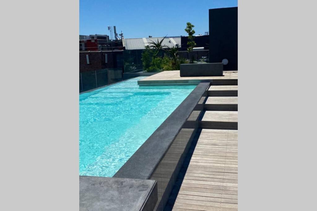 Modern Apartment In The Docklands, De Waterkant, Cape Town Stunning Views, Gorgeous Pool Deck Exterior photo