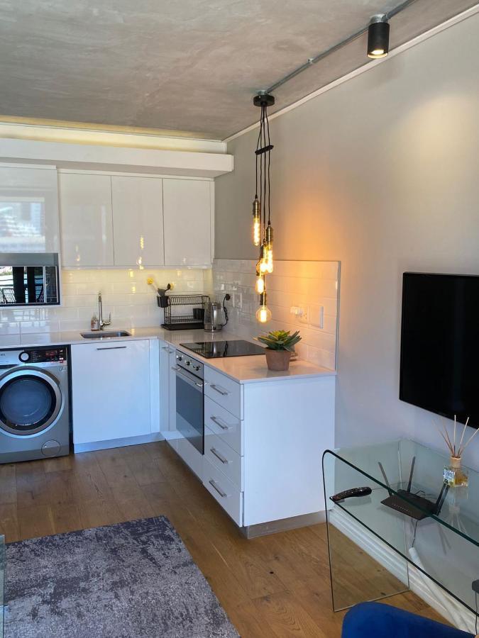 Modern Apartment In The Docklands, De Waterkant, Cape Town Stunning Views, Gorgeous Pool Deck Exterior photo