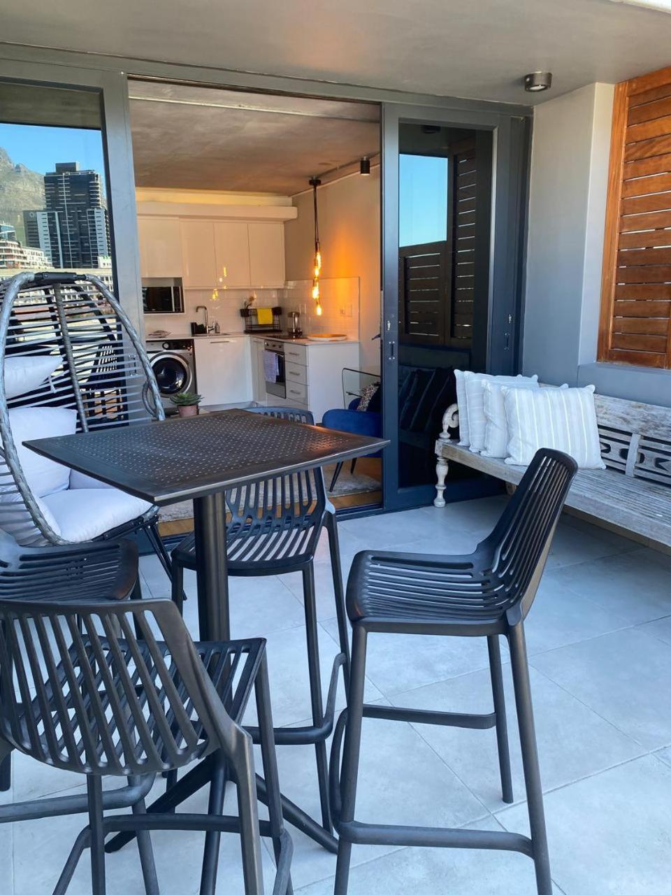 Modern Apartment In The Docklands, De Waterkant, Cape Town Stunning Views, Gorgeous Pool Deck Exterior photo